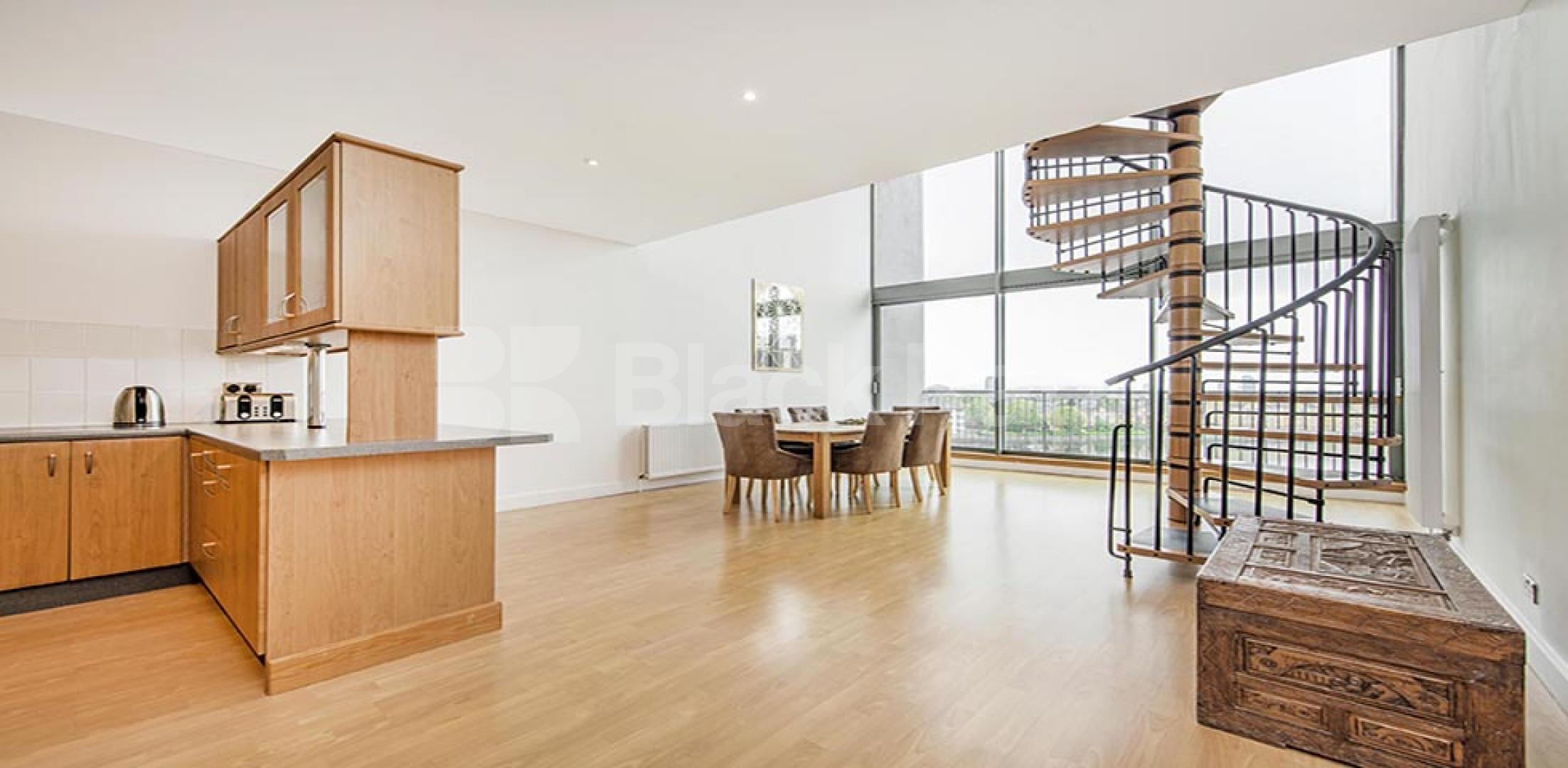 			NEW INSTRUCTION , 2 Bedroom, 1 bath, 1 reception Penthouse			 City Harbour, Selsdon Way, Canary Wharf